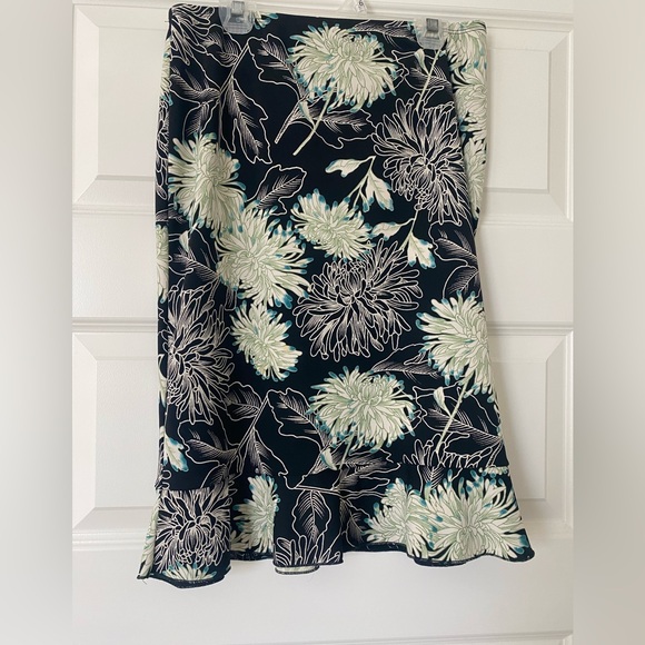 Y2K BCBG Paris Floral Skirt - Picture 3 of 4